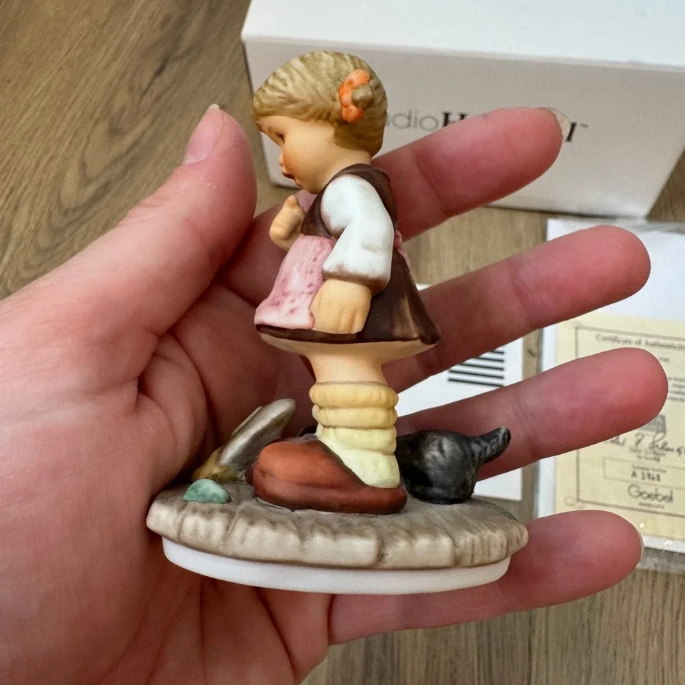 Goebel Berta Hummel Oops! Figurine BH 125 Nobodys Perfect Collection Box COA